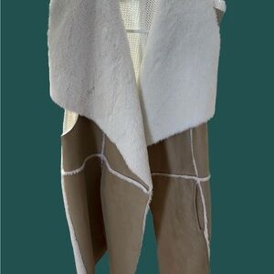 Fever-Women’s Two-Tone Faux Fur Vest size L oversized super stylish comfortable